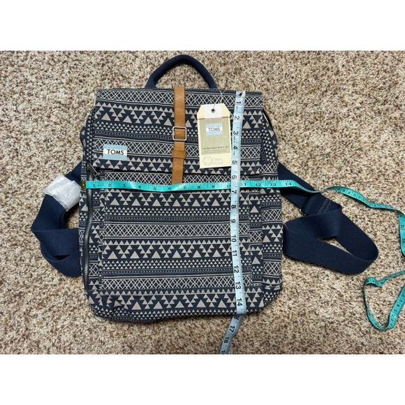 NEW! TOMS Trekker Tribal Geo Canvas Backpack in Navy Blue, Lots of pockets! - Picture 6 of 9